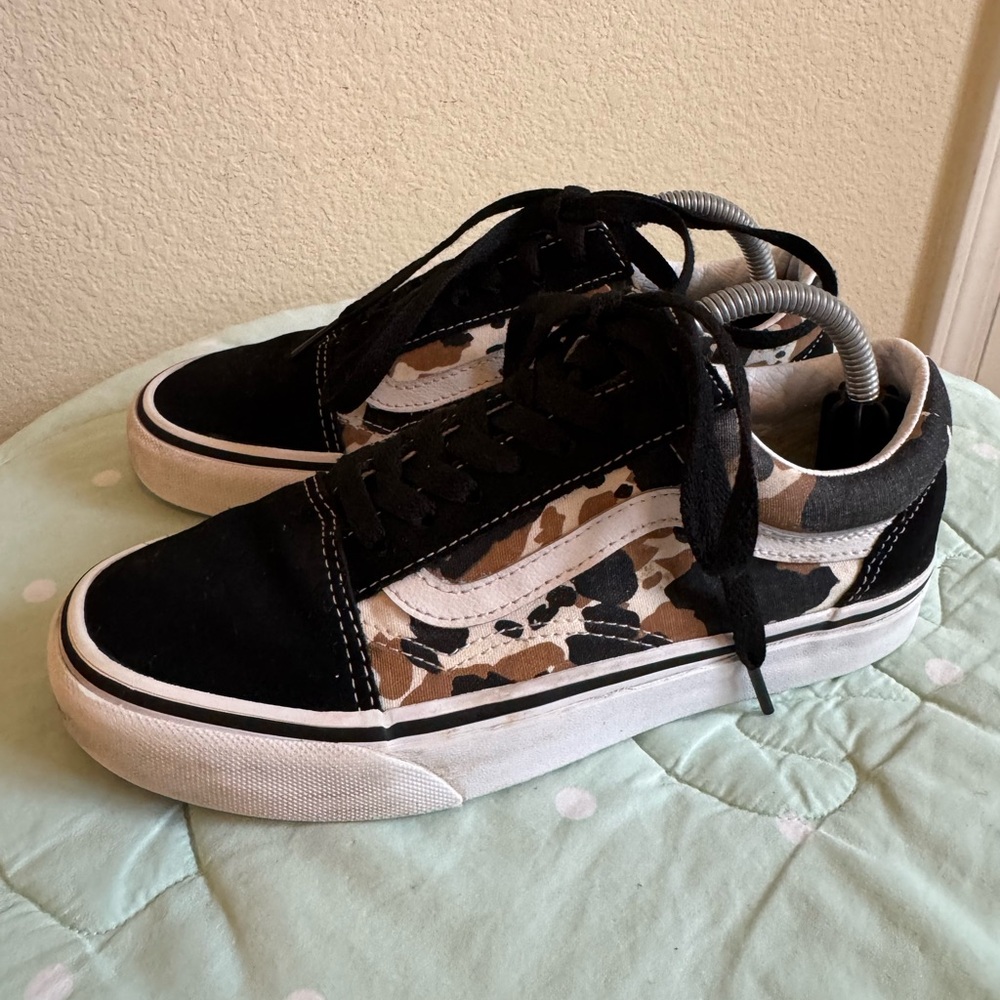 Vans Old Skool Black and Tan Camouflage Sneakers women’s size 6